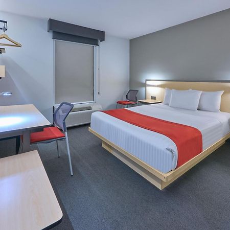 City Express By Marriott Толука Екстериор снимка